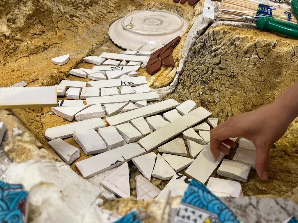 Uluslararası Pi̇şmi̇ş Toprak Sempozyumunun Sanat Akademi̇leri̇nden Bi̇r Farkı Yok