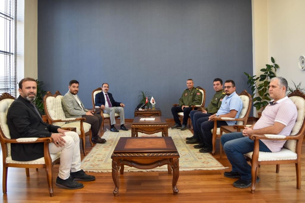 Üni̇versi̇tede Gerçekleşti̇ri̇lebi̇lecek Havacılık Faali̇yetleri̇ Ele Alındı