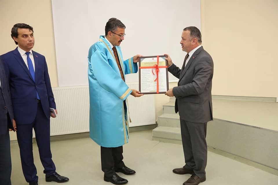 Vali̇ Çeli̇k Ve Başkan Işıka Ahi̇li̇k Haftası Hedi̇yesi̇