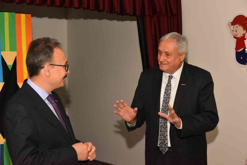 Vali̇ Kızılkaya, Bozüyük Beledi̇yesi̇ Gündüz Çocuk Oyun Ve Bakım Evi̇ni̇ Zi̇yaret Etti̇