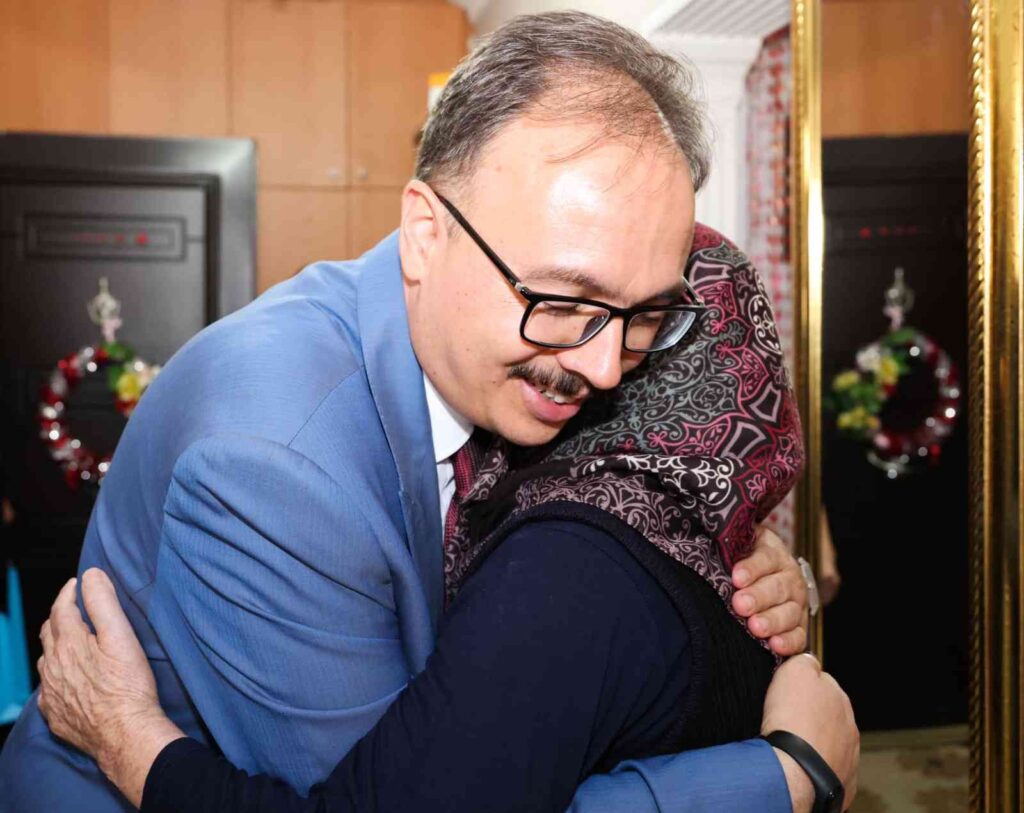 Vali̇ Kızılkaya Şehi̇t Ai̇lesi̇ni̇ Zi̇yaret Etti̇