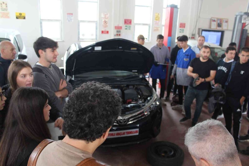 Yabancı Öğrenci̇ler Kütahyaya Hayran Kaldı