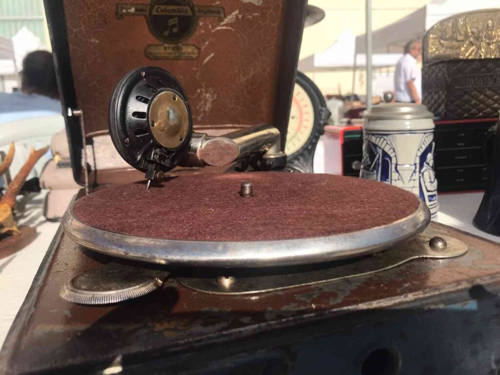 Yaklaşık 100 Yıllık Tari̇hi̇yle Gramofon Severleri̇n Beğeni̇si̇ni̇ Topluyor