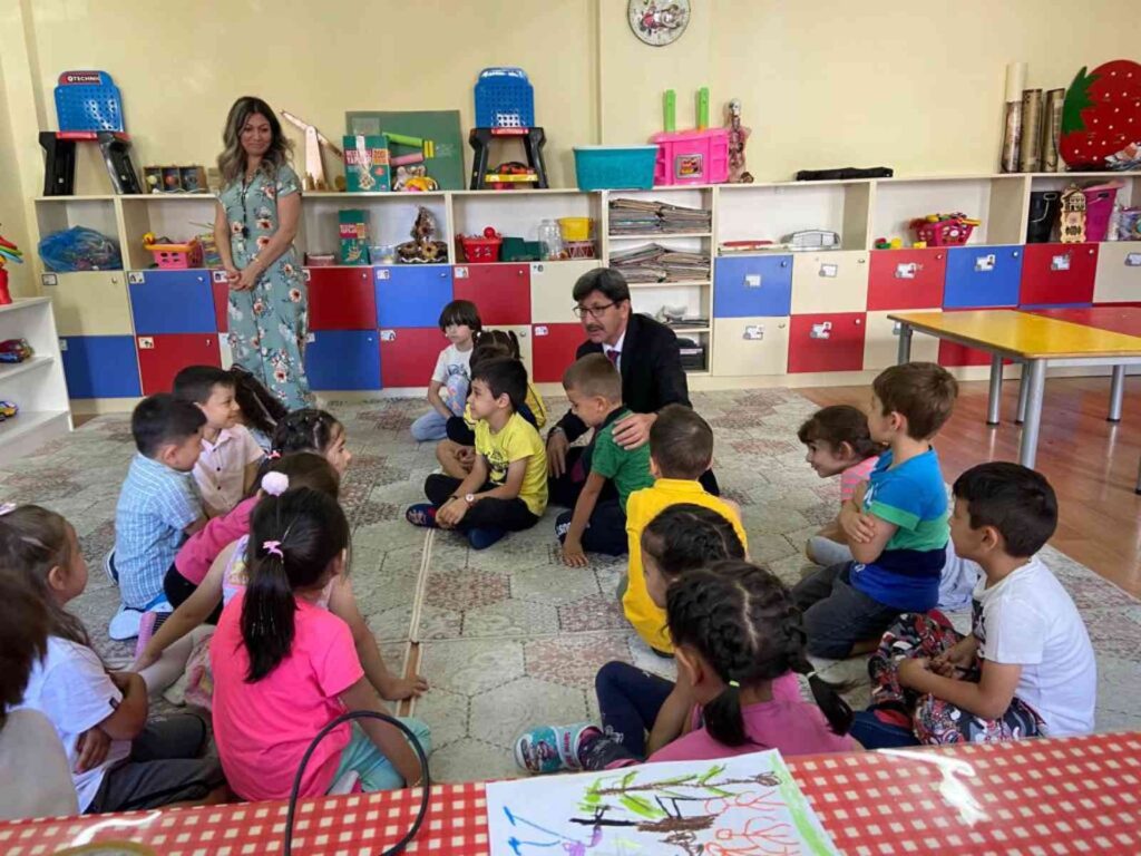 Yalçın Okul Yöneti̇ci̇leri̇ Ve Öğretmenlerle Bi̇r Araya Geldi̇