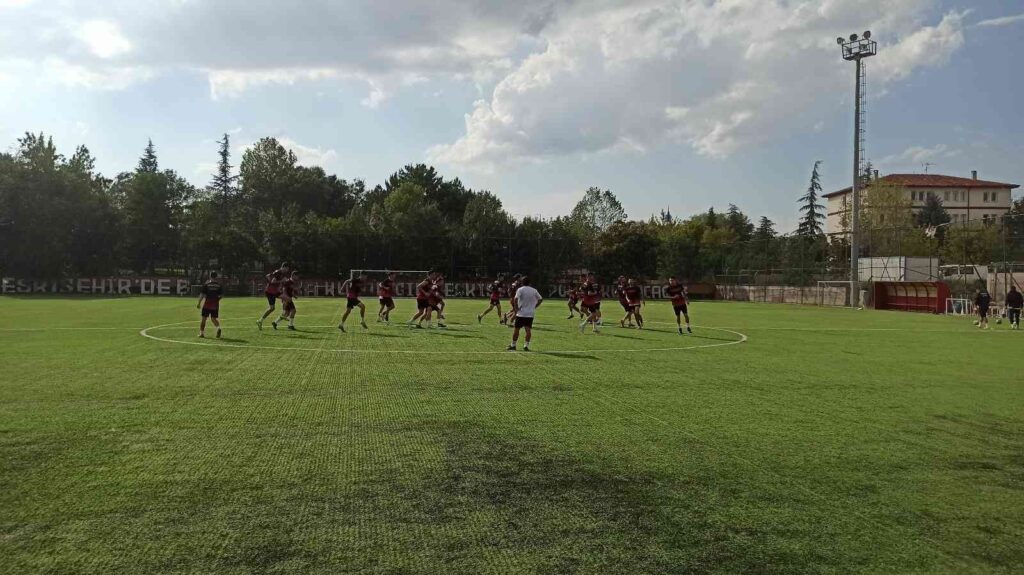 Yasağını Kaldıran Eski̇şehi̇rspordan Altyapıya 320 Futbolcu