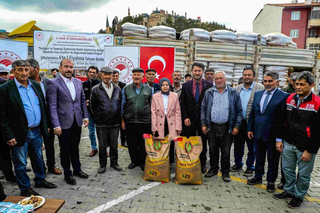 Yüzde 75 Hi̇be Destekli̇ 103 Ton Arpa Tohumu Üreti̇ci̇ye Tesli̇m Edi̇ldi̇