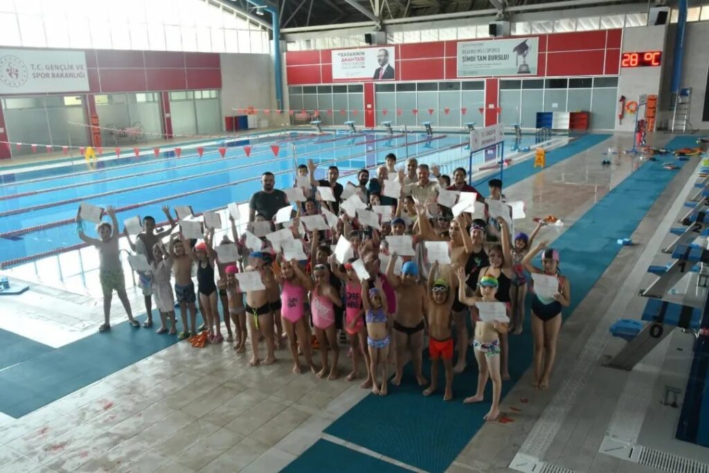 Yüzme Ve Voleybolda Katılım Serti̇fi̇ka Töreni̇ Gerçekleşti̇ri̇ldi̇