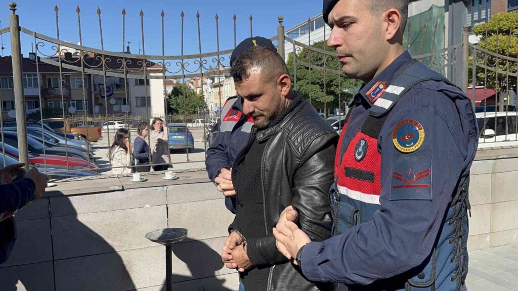 2 Akrabasını Yaralayan Şüpheli̇ Adli̇yeye Sevk Edi̇ldi̇