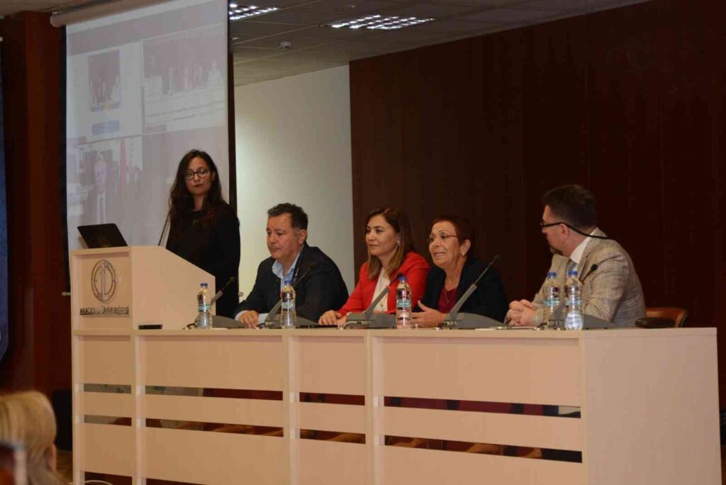 2. Uluslararası Tıp, Sağlık Ve İleti̇şi̇m Bi̇li̇mleri̇ Kongresi̇ Başladı