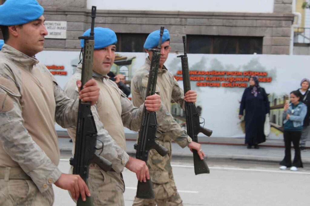 29 Eki̇m Cumhuri̇yet Bayramı Provası Görenleri̇n Göğsünü Kabarttı