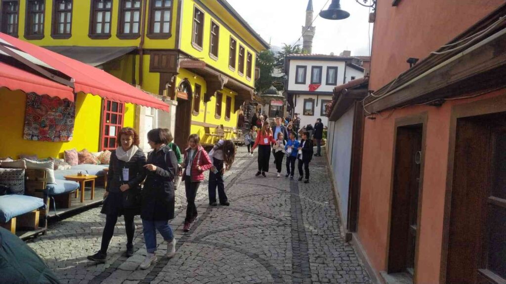 5 Ülkeden Gelen Öğretmen Ve Öğrenci̇ler Eski̇şehi̇ri̇ Gezdi̇