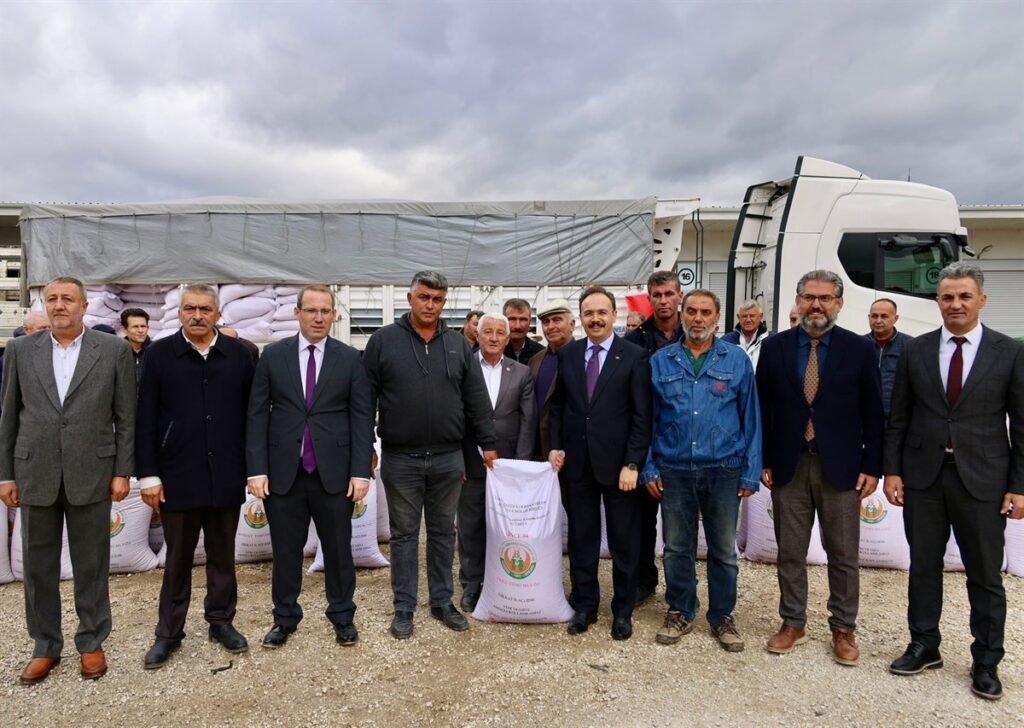810 Çi̇ftçi̇ye 247 Ton Tohum Desteği̇ Veri̇ldi̇