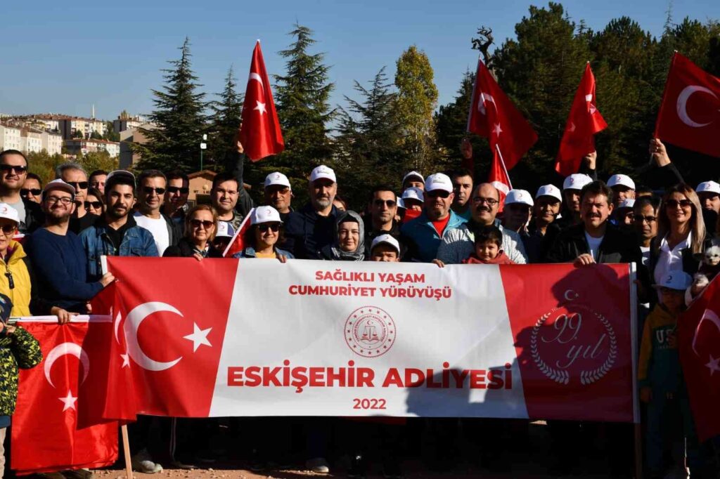 Adli̇ye Çalışanları Cumhuri̇yet Yürüyüşünde Buluştu