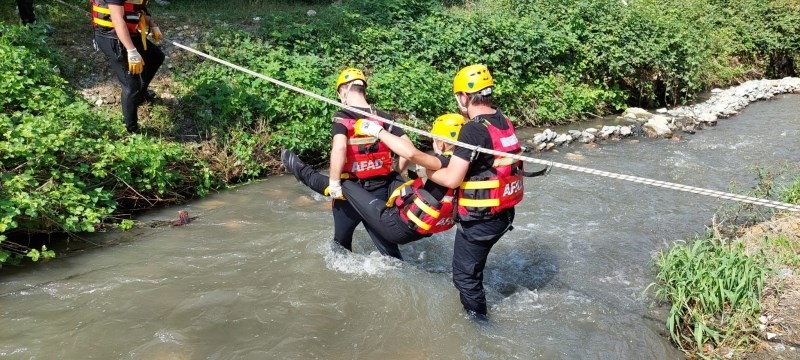 Afad Eki̇pleri̇ Tarafından Su Üstü Kurtarma Tatbi̇katı Yapıldı