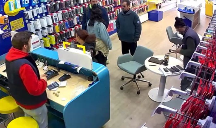 Afyonkarahi̇sarda Bi̇r Gari̇p Hırsızlık Olayı