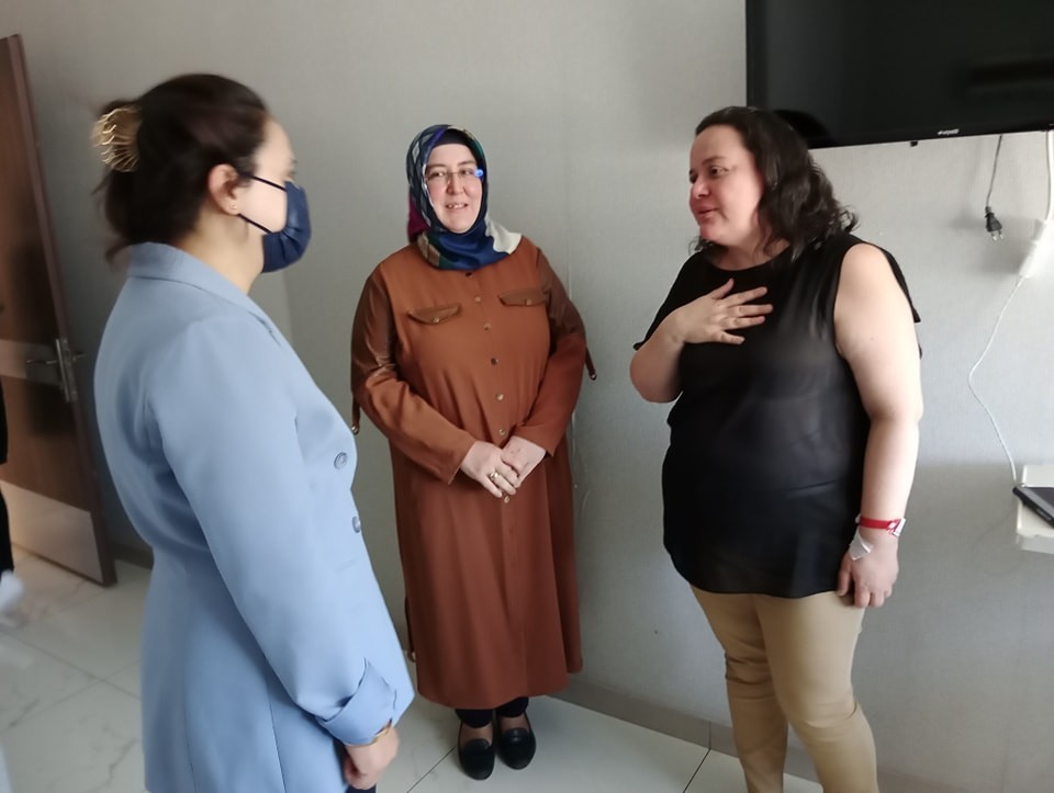 Ak Parti̇ Mi̇lletveki̇li̇ Ni̇lgün Ök Trafi̇k Kazası Geçi̇rdi̇