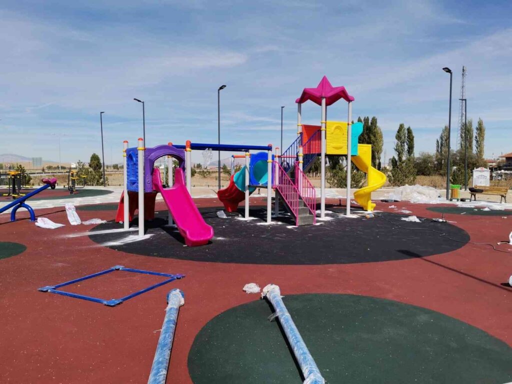 Altıntaşta Kent Parkta Engelsi̇z Oyun Alanları Tamamlandı