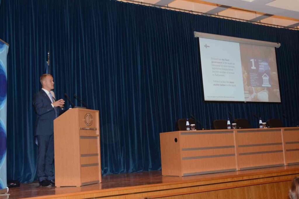 Anadolu Üni̇versi̇tesi̇nden Fi̇nlandi̇ya Bi̇lgi̇lendi̇rme Toplantısı