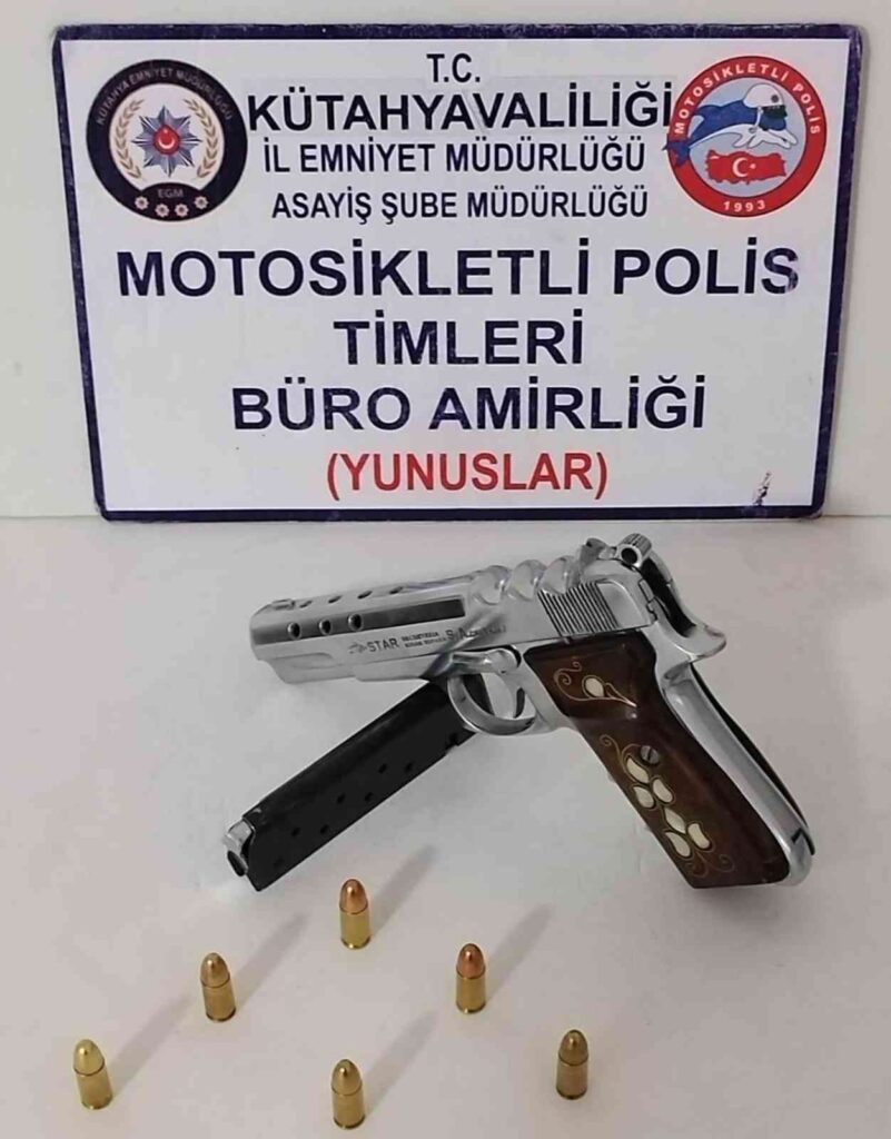 Araçta Ruhsatsız Tabanca Ele Geçi̇ri̇ldi̇