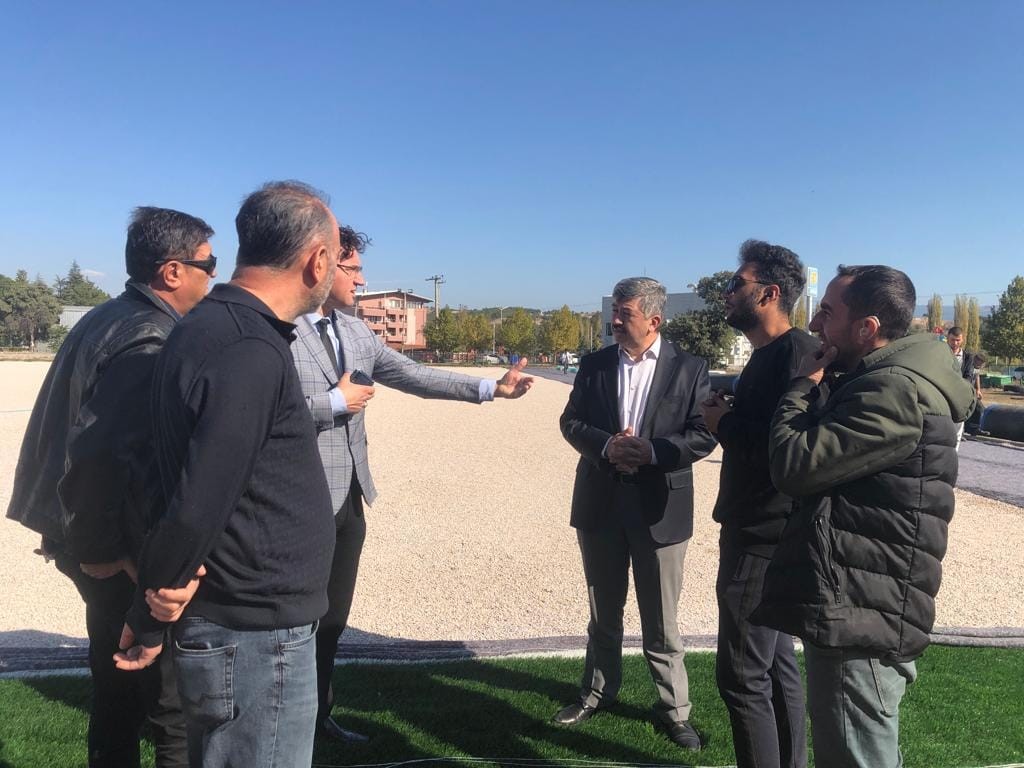Başkan Akçadurak, Gedi̇z Spor Kompleksi̇nde İncelemelerde Bulundu