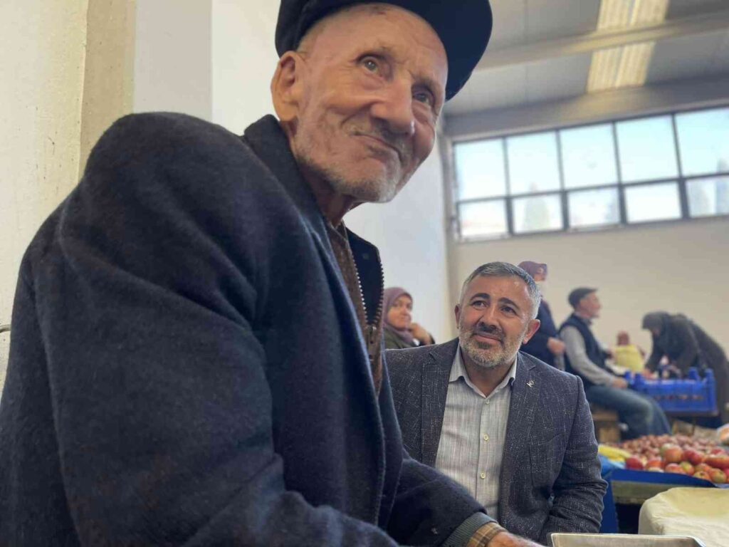 Başkan Yıldırım, Pazar Esnafıyla Bi̇r Araya Geldi̇