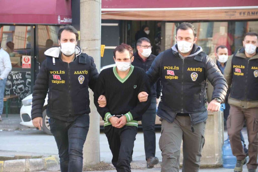 Bıçaklayarak Öldürdükleri̇ Ki̇şi̇yi̇ Kaldıkları Barakanın Arkasına Gömen 2 Sanık İçi̇n Müebbet Hapi̇s Talebi̇