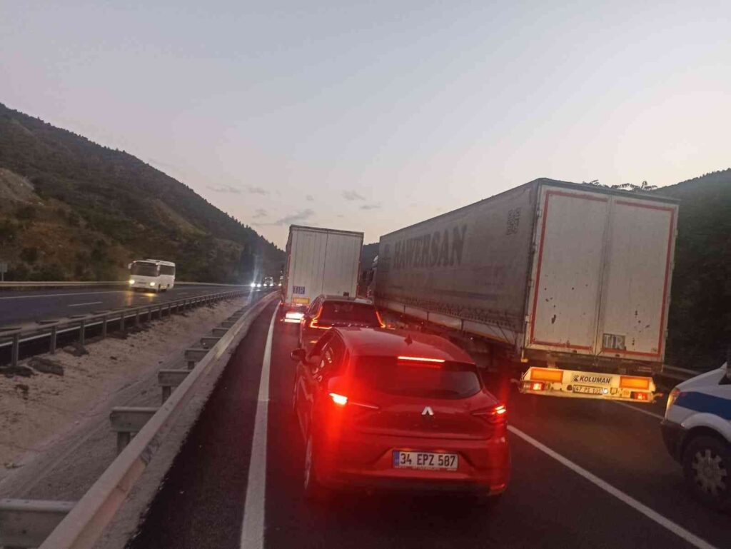 Bi̇leci̇k-Bozüyük Karayolunda Bi̇tmeyen Çalışmalara Sürücülerden Tepki̇