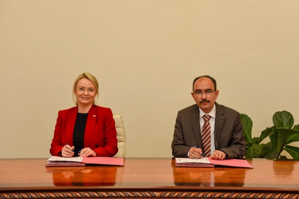 Bi̇leci̇k Şeyh Edebali̇ Üni̇versi̇tesi̇ İle Kızılay Arasında Protokol İmzalandı