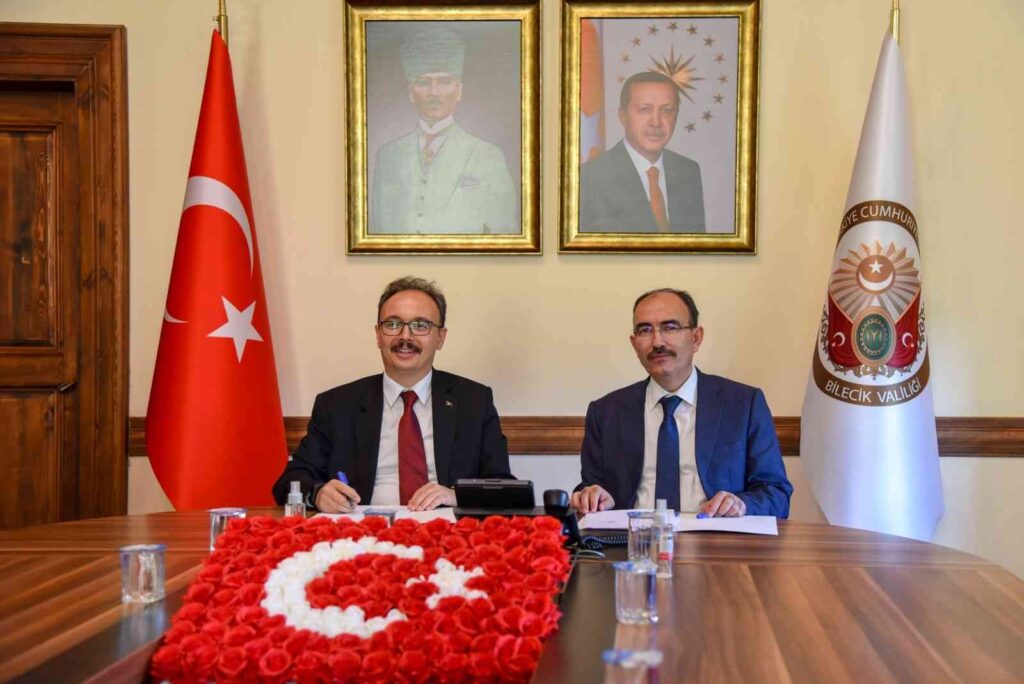 Bi̇leci̇k Vali̇li̇ği̇ Ve Bi̇leci̇k Şeyh Edebali̇ Üni̇versi̇tesi̇ Arasında Eği̇ti̇m İş Bi̇rli̇ği̇ Protokolü İmzalandı