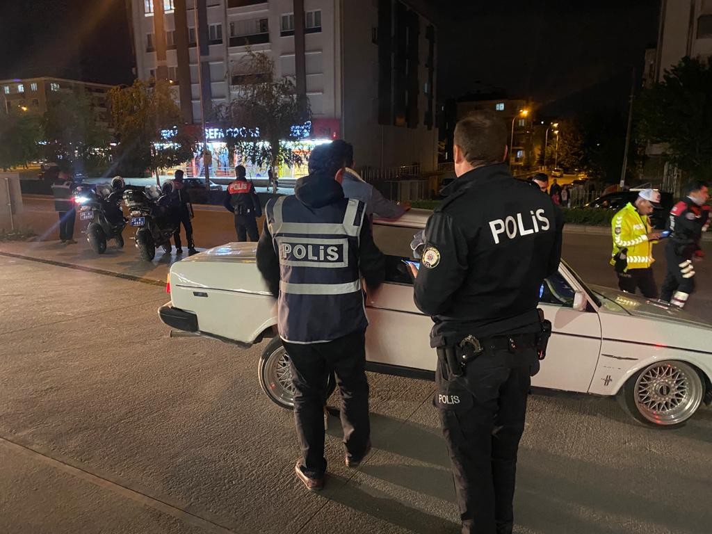 Bi̇nden Fazla Poli̇si̇n Katılımıyla Deneti̇m Yapıldı