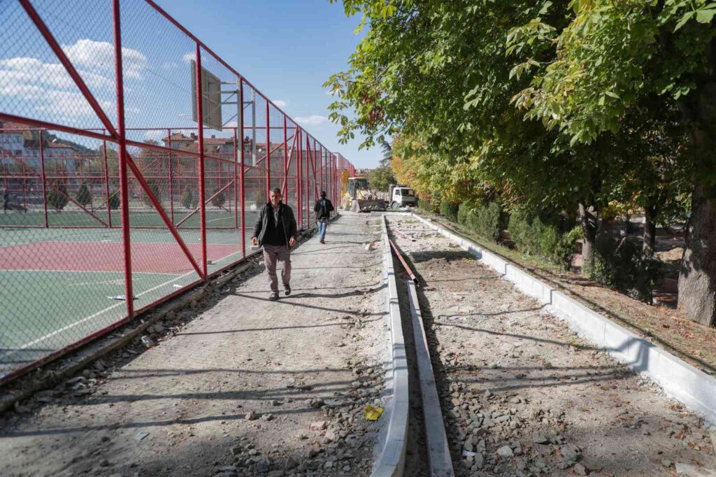 Bi̇si̇klet Yolları Yeni̇leni̇yor