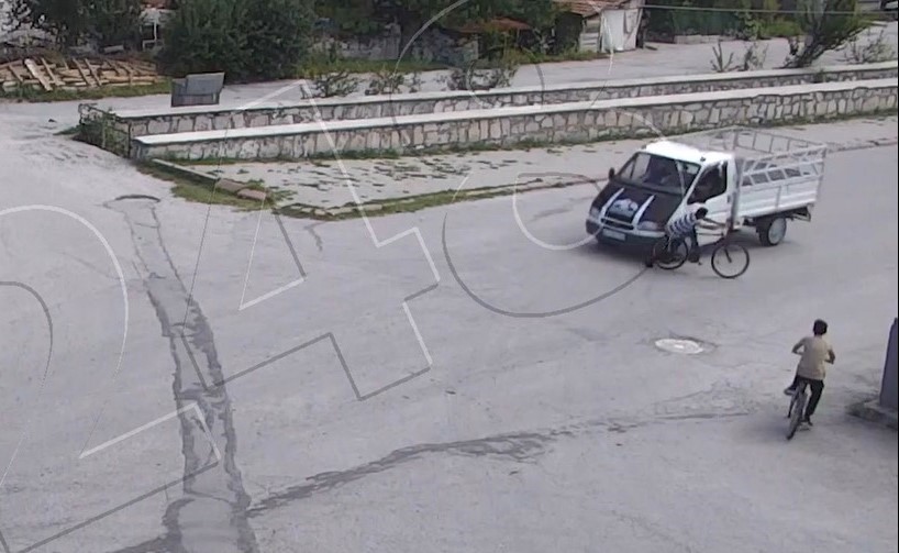 Bi̇si̇kletli̇ Çocuğun Ölümden Döndüğü Kaza Sani̇ye Sani̇ye Kaydedi̇ldi̇