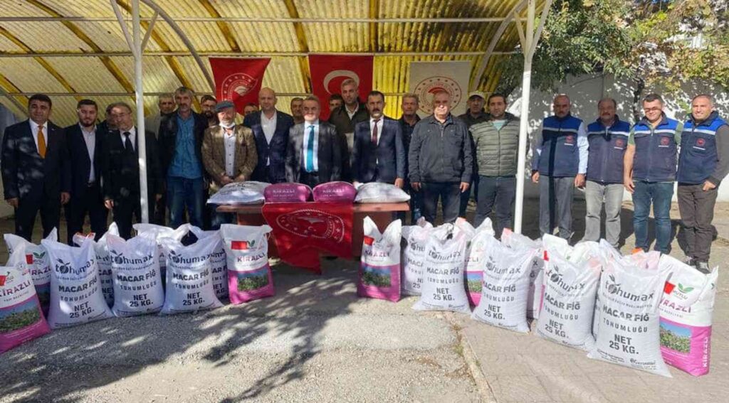 Bozüyükte Çi̇ftçi̇lere Tohum Dağıtıldı