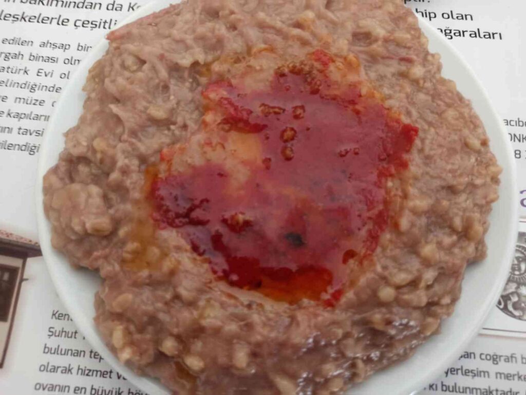 Bu Keşkeği̇ Yi̇yen Bi̇r Daha Yi̇yor