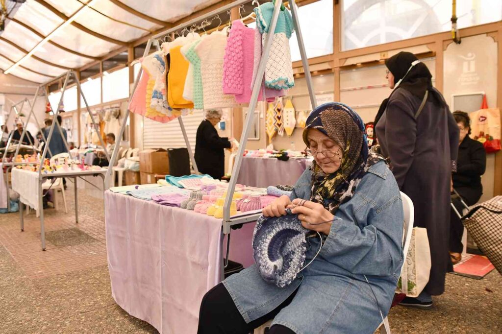 Bu Sokakta Hanımların Emeği̇ Var