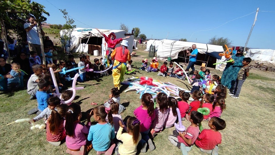 Çadır Kentteki̇ Çocukların Yüzünü Güldürdüler