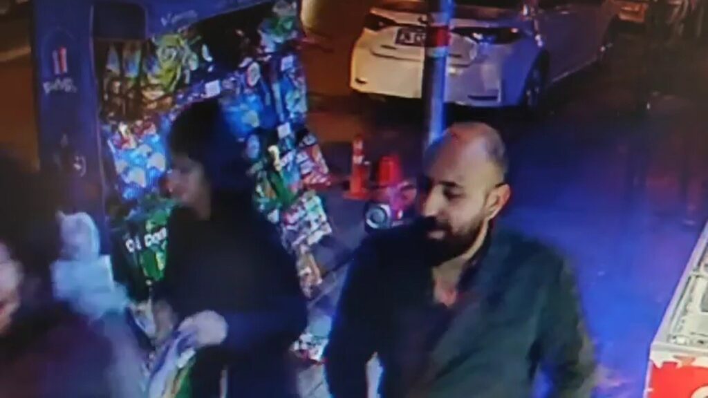 Ci̇ps Çalan Kadın Güvenli̇k Kamerasına Yakalandı