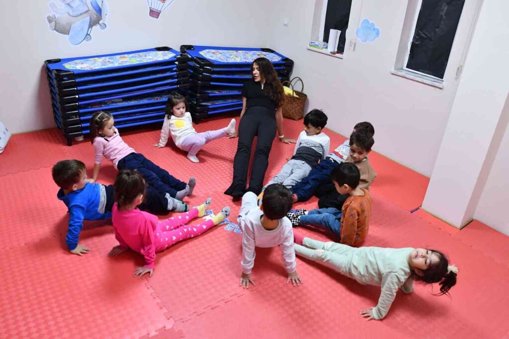 Çocuklar Yoga İle Keşfetmeyi̇ Öğreni̇yor