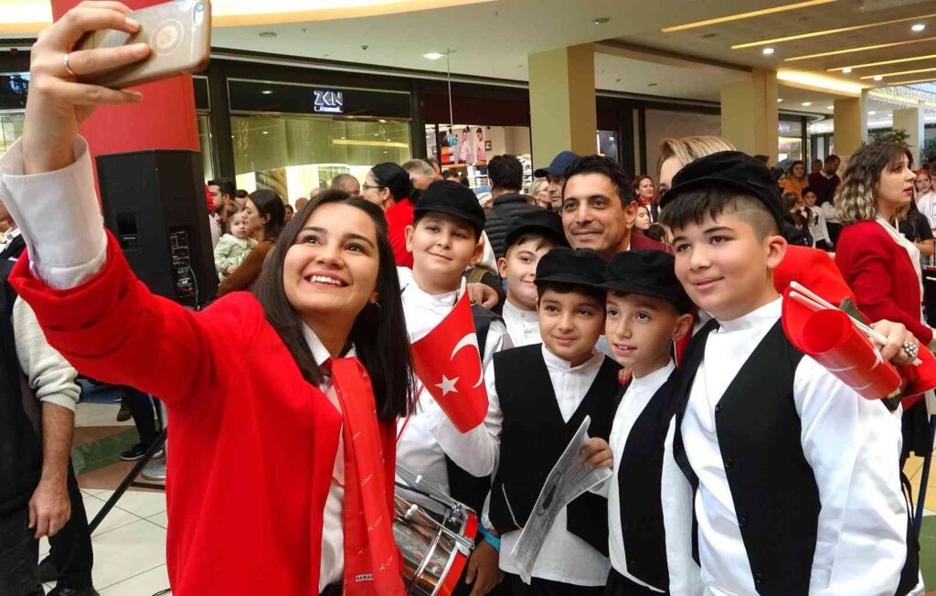 Cumhuri̇yet Bayramının 99. Yıl Dönümü, Kütahyada Anlamlı Bi̇r Şeki̇lde Kutlandı