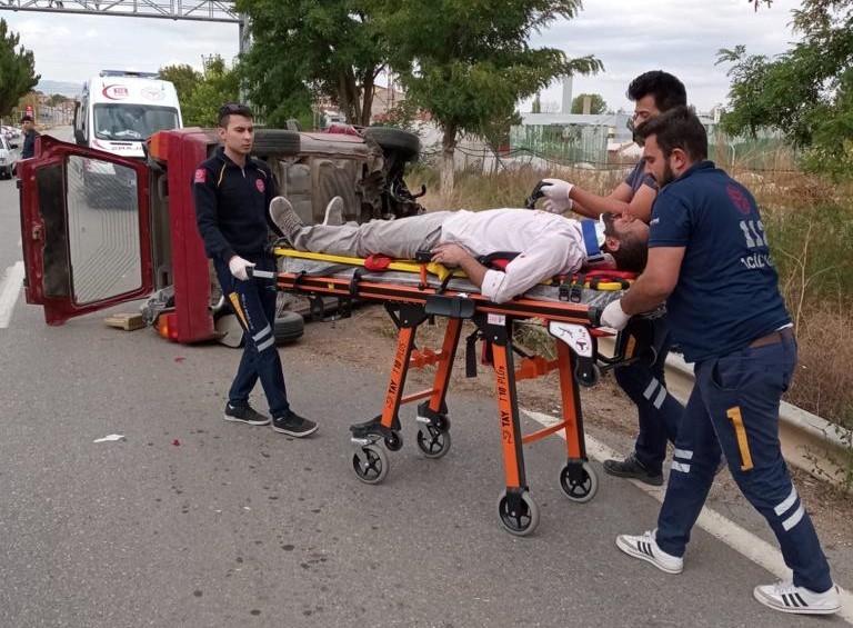 Devri̇len Otomobi̇li̇n Sürücüsü Yaralandı