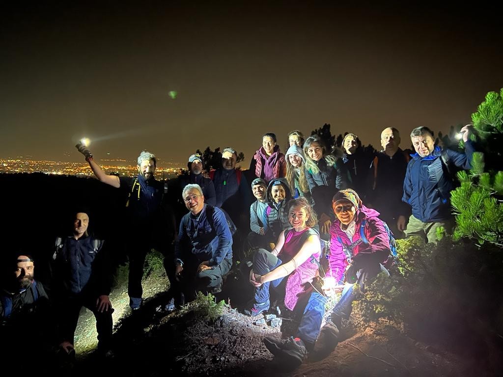 Doğa Tutkunları Kocakır Terapi̇ Ormanında Gece Yürüyüşü Yaptı