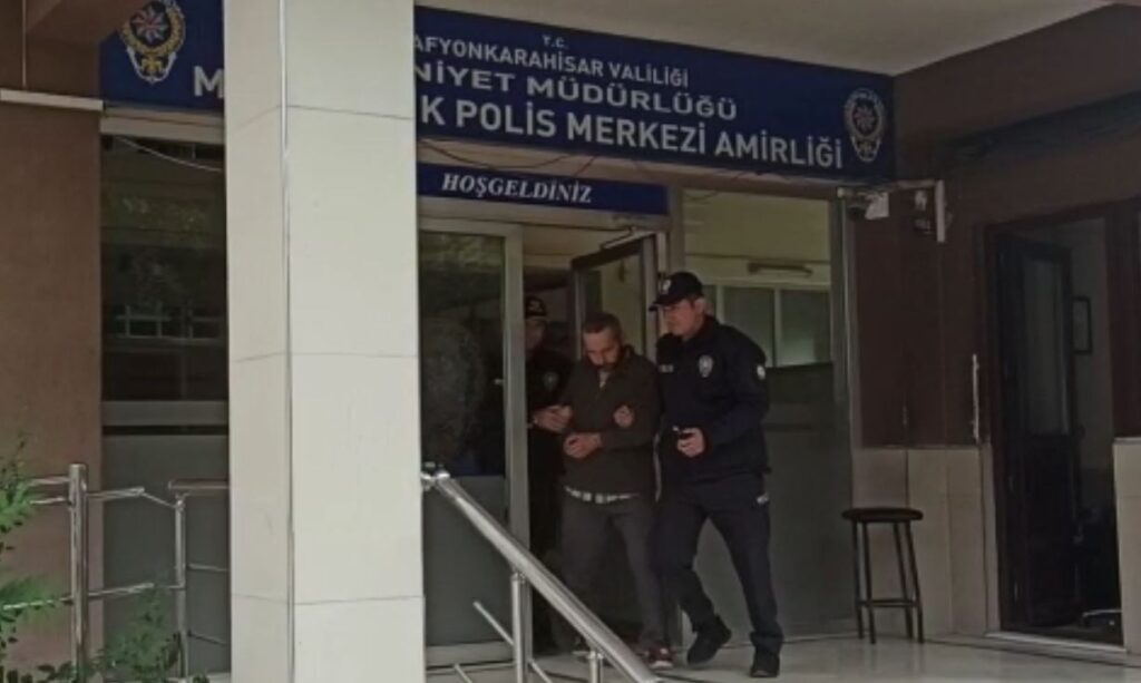 Dönerci̇den Ayran, Telefoncudan Telefon Çalan Hırsız Yakalandı