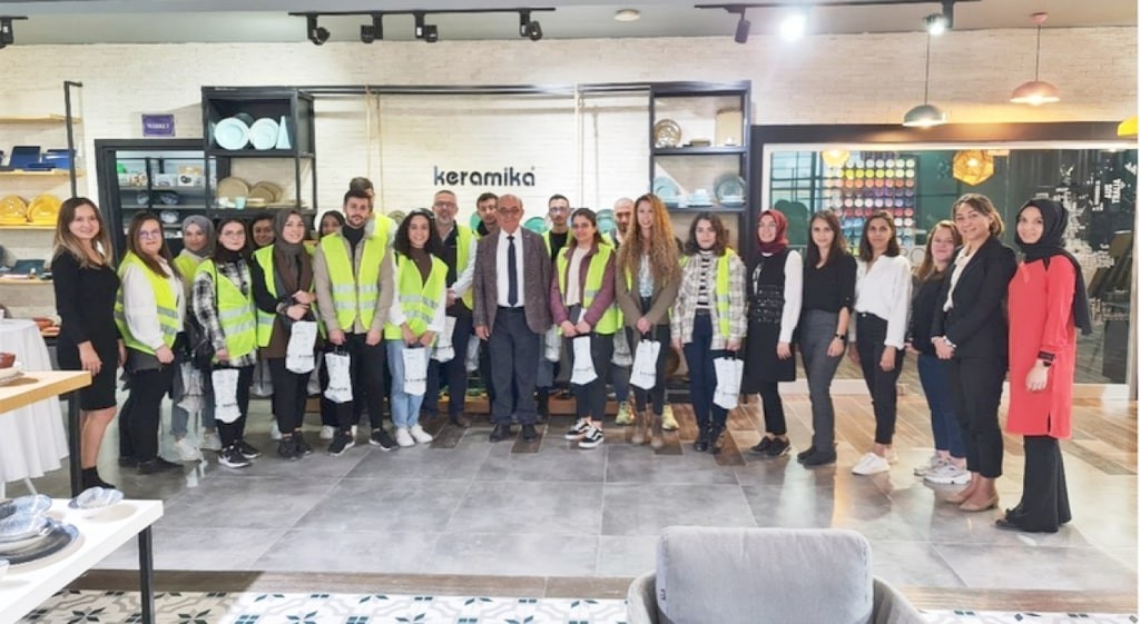 Dpü Mühendi̇sli̇k Fakültesi̇ Öğrenci̇leri̇ Fabri̇kaları Yakından Tanıma Fırsatı Buldu