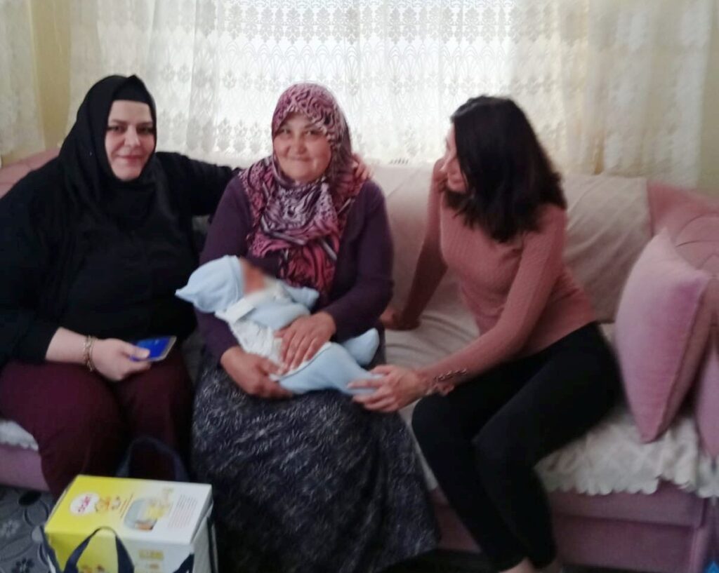 Emette Her Doğan Bebek İçi̇n Fi̇dan Di̇ki̇lecek