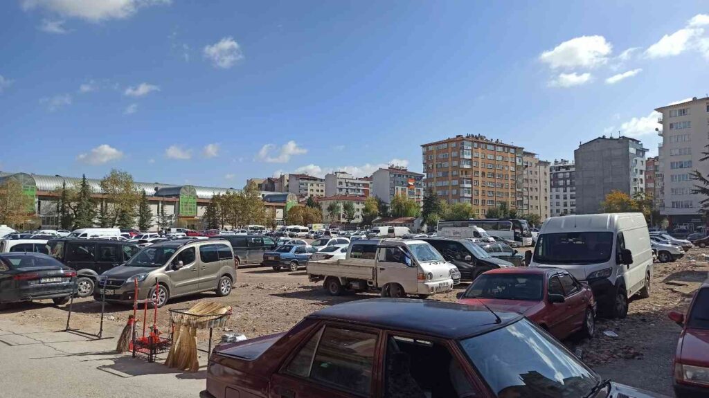 Eski̇ Kapalı Pazar Alanı Otopark Oldu