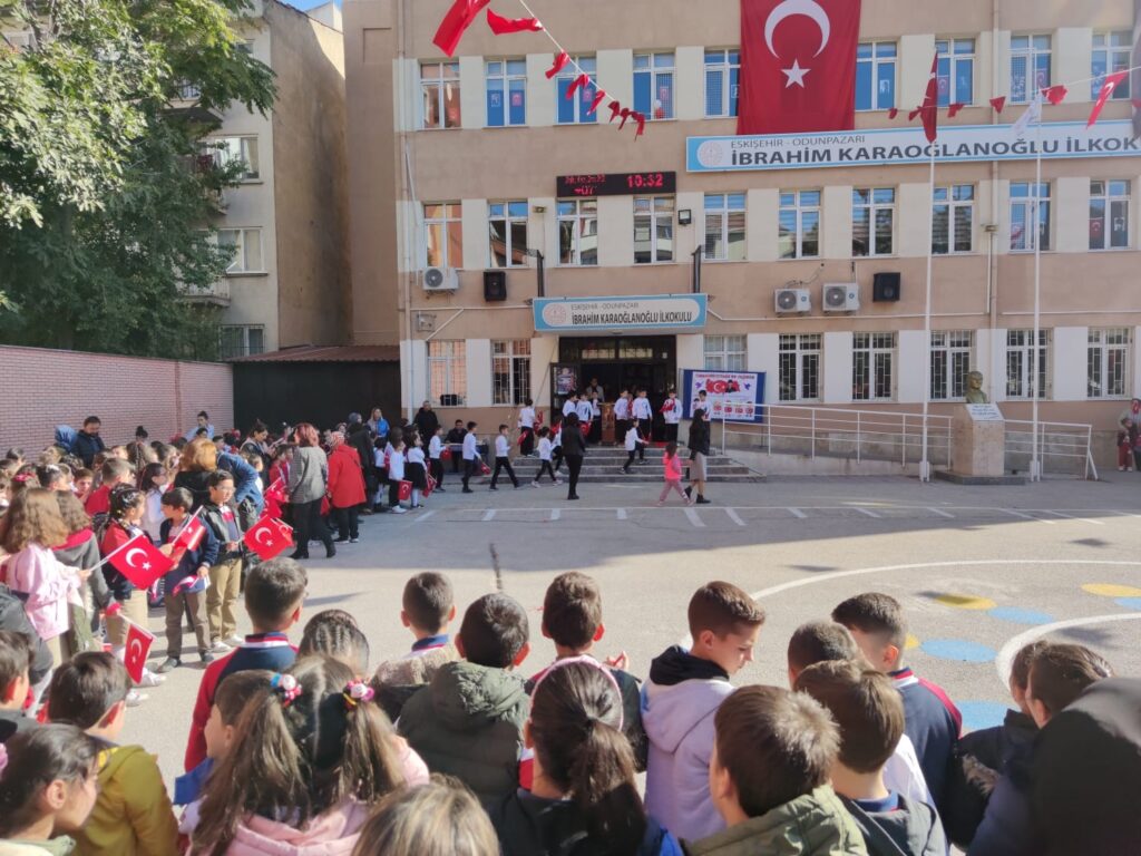 Eski̇şehi̇rde Okullarda 29 Eki̇m Coşkusu