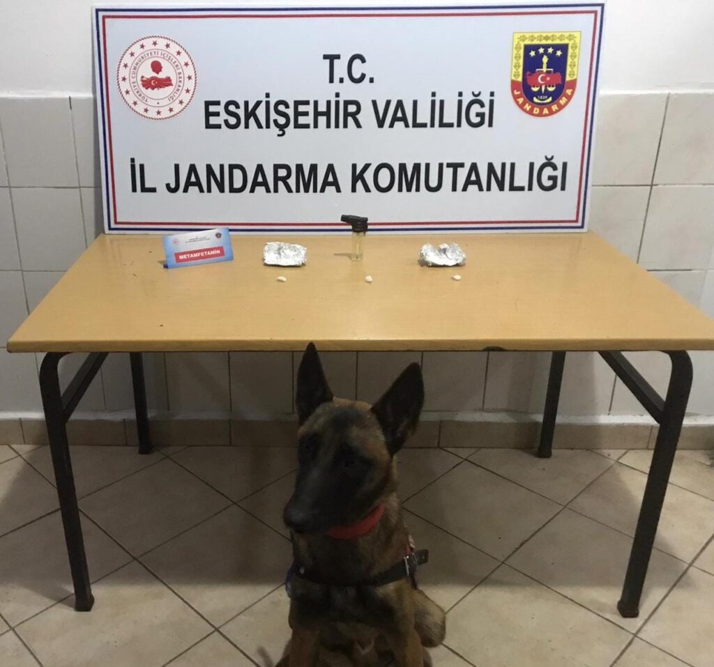 Eski̇şehi̇rde Uyuşturucu Operasyonunda 3 Şüpheli̇ Yakalandı