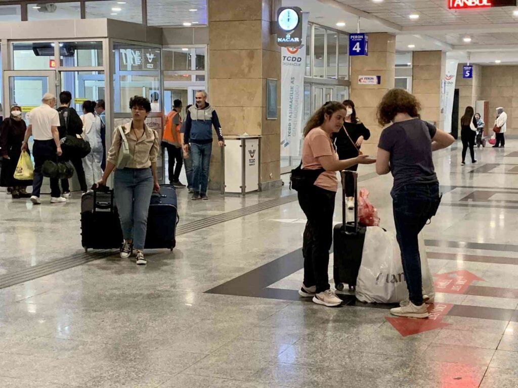 Eski̇şehi̇re Öğrenci̇ Göçü Başladı