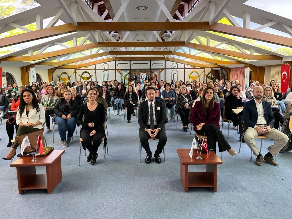 Eski̇şehi̇rli̇ Üreti̇ci̇ Kadınlar Eği̇ti̇mde Bi̇r Araya Geldi̇