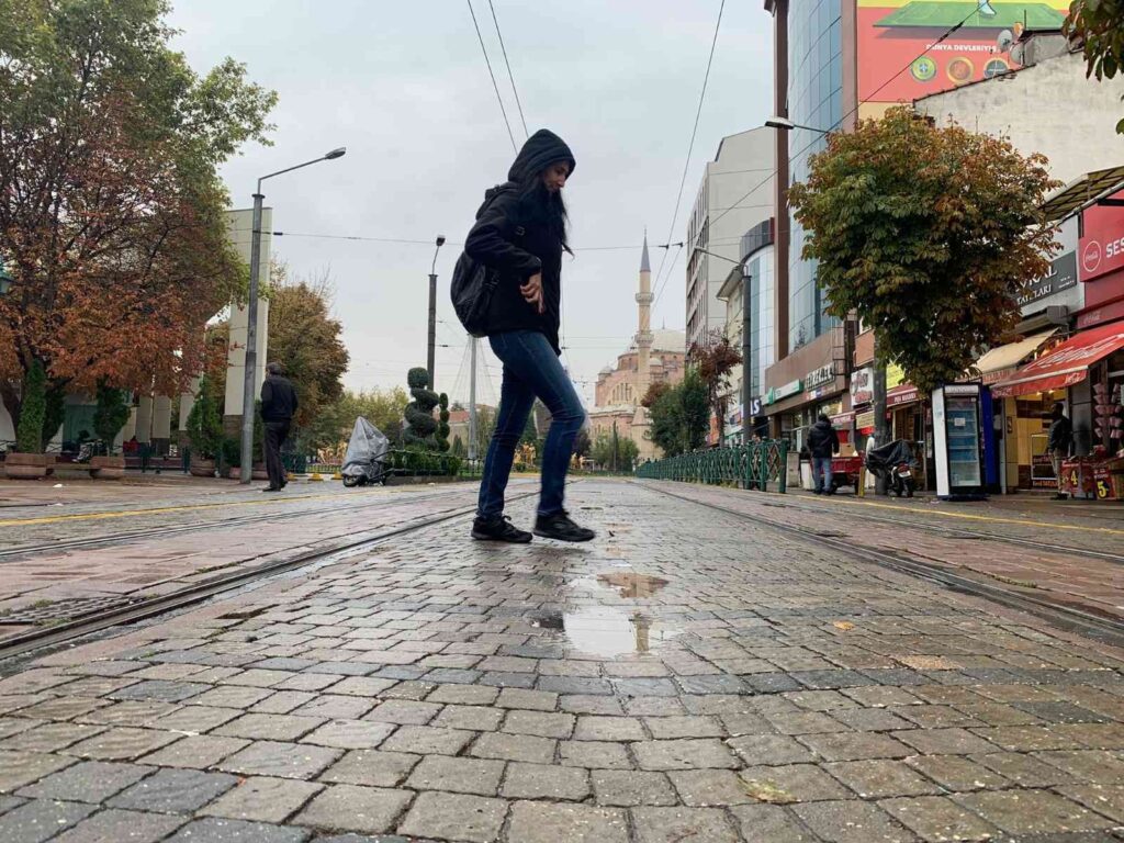 Eski̇şehi̇rli̇ler Güne Yağmurla Uyandı